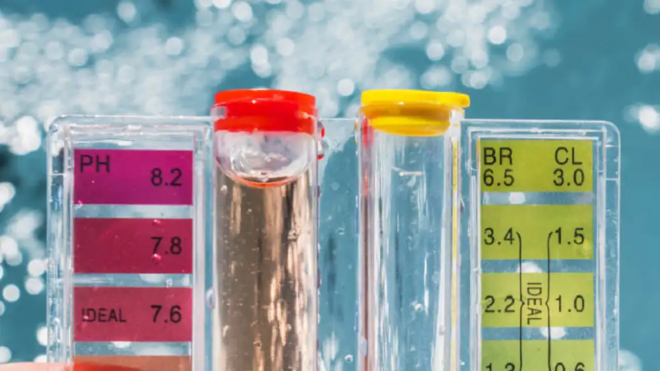 Entendiendo el pH en el mantenimiento de piscinas: Una guía completa